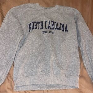 woman's North Carolina sweatshirt small